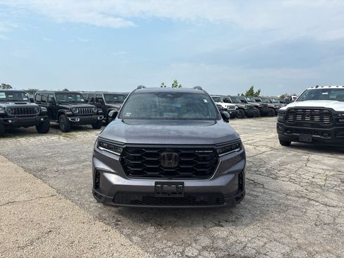 Used 2025 Honda Pilot Black Edition image 2
