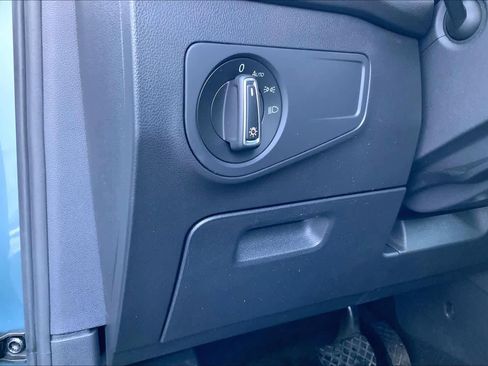 Used 2020 Volkswagen Tiguan SE w/ Panoramic Sunroof Package image 37