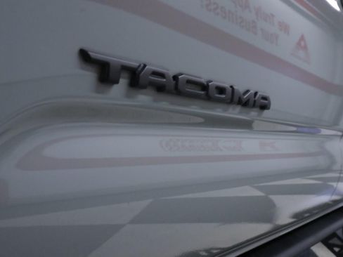 Used 2022 Toyota Tacoma TRD Sport w/ Technology Package RWD image 38