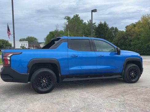New 2025 Chevrolet Silverado EV LT image 9
