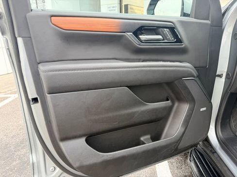 Certified 2025 GMC Yukon Denali image 10