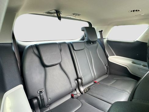 Certified 2024 Kia Carnival SX Prestige FWD image 33
