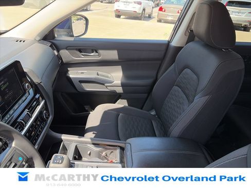 Used 2025 Nissan Pathfinder SV FWD image 56
