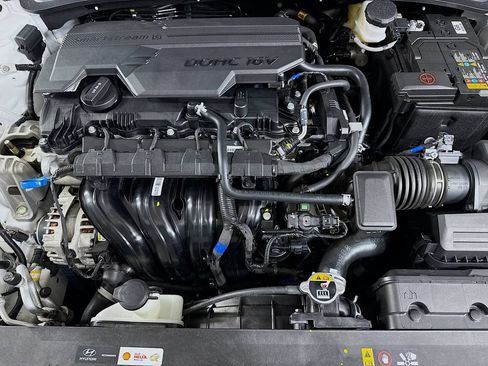 Certified 2025 Hyundai Elantra Limited FWD image 34