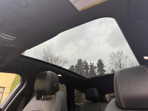 Used 2018 Jaguar XF S image 36