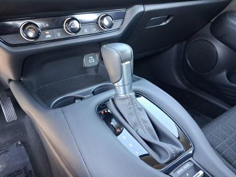 Used 2023 Honda HR-V LX image 15