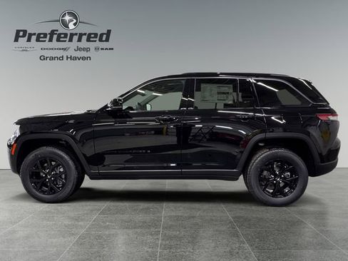 New 2026 Jeep Grand Cherokee Altitude AWD/4WD image 11