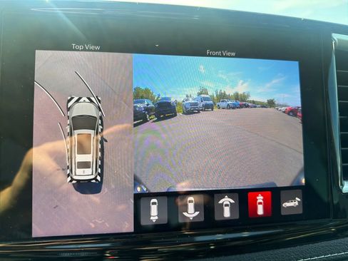 Used 2024 Chrysler Pacifica Touring-L FWD image 17