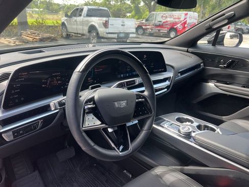 Used 2024 Cadillac Lyriq Luxury w/ LPO, Floor Liner Package RWD image 9