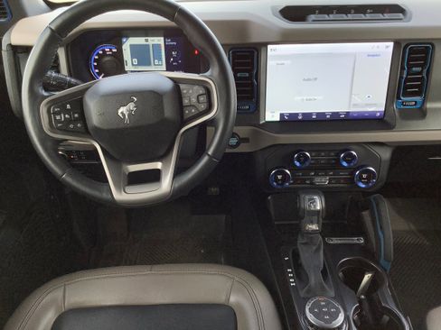 Used 2024 Ford Bronco Wildtrak image 9