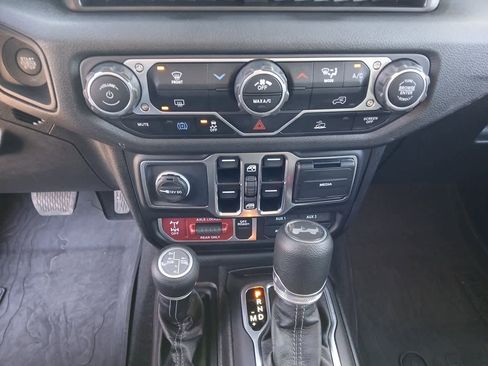 Used 2025 Jeep Wrangler Willys image 41