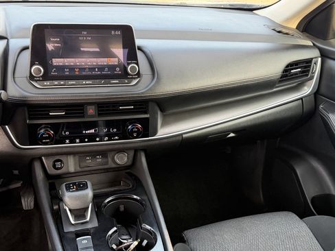 Certified 2025 Nissan Rogue SV FWD image 11