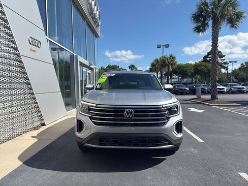 Used 2026 Volkswagen Atlas SE AWD/4WD image 2