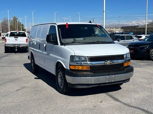 Used 2022 Chevrolet Express 2500 w/ Driver Convenience Package image 6