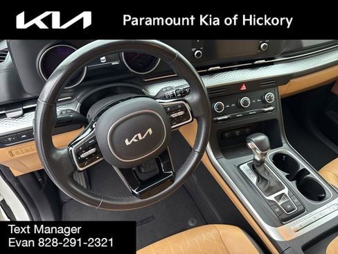 Used 2023 Kia Carnival LX image 25