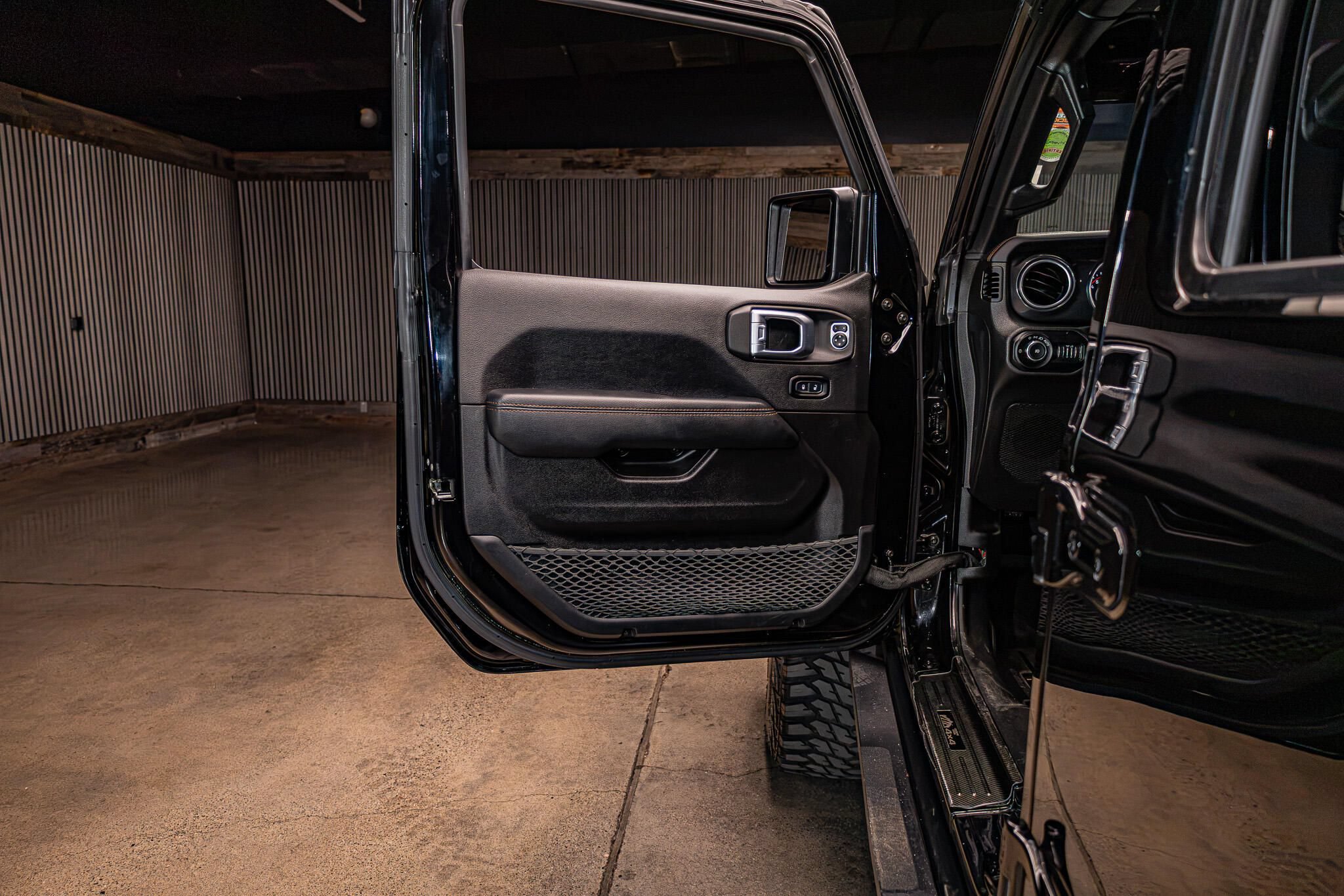 Used 2021 Jeep Wrangler Unlimited Rubicon w/ Xtreme Recon 35" Tire Package AWD/4WD image 31