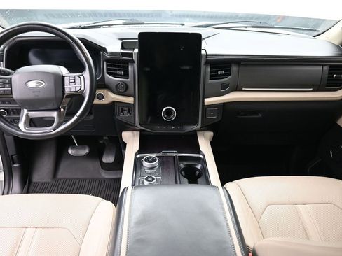 Used 2023 Ford Expedition Platinum image 12
