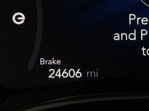 Used 2023 Chrysler Pacifica Limited FWD image 17