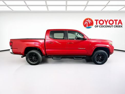 Used 2022 Toyota Tacoma SR5 RWD image 2