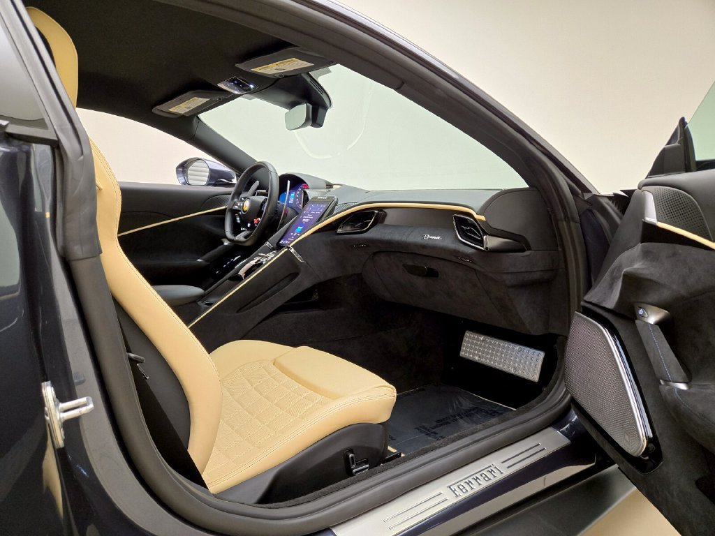 Used 2021 Ferrari Roma RWD image 23