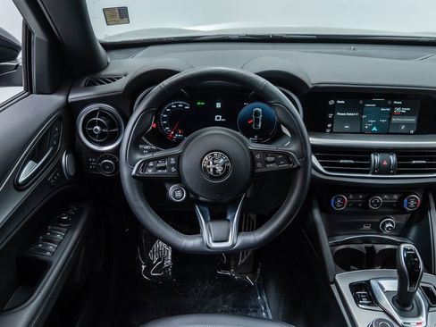 Used 2018 Alfa Romeo Stelvio Ti Sport AWD/4WD image 14