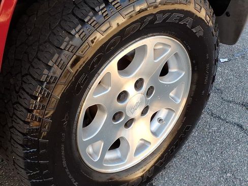 Used 2004 Chevrolet Tahoe Z71 w/ Z71 Preferred Equipment Group image 13