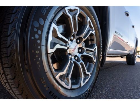 Used 2024 GMC Sierra 1500 SLT image 9