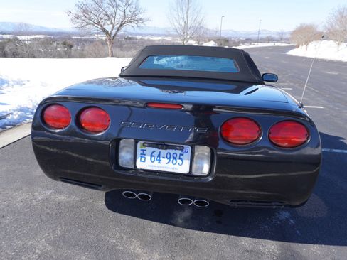 Used 2004 Chevrolet Corvette 2dr Convertible w/ Preferred Equipment Group image 11