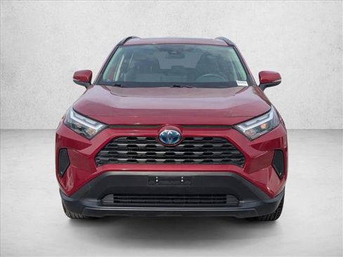 Used 2022 Toyota RAV4 XLE image 2