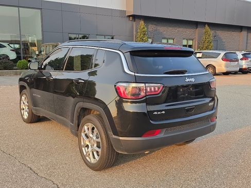 Used 2023 Jeep Compass Latitude AWD/4WD image 5