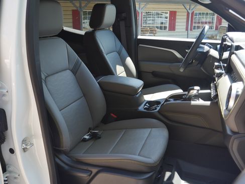 Used 2024 Chevrolet Colorado ZR2 w/ ZR2 Convenience Package III AWD/4WD image 22