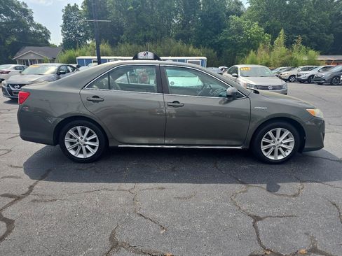 Used 2013 Toyota Camry XLE w/ Leather Pkg FWD image 4