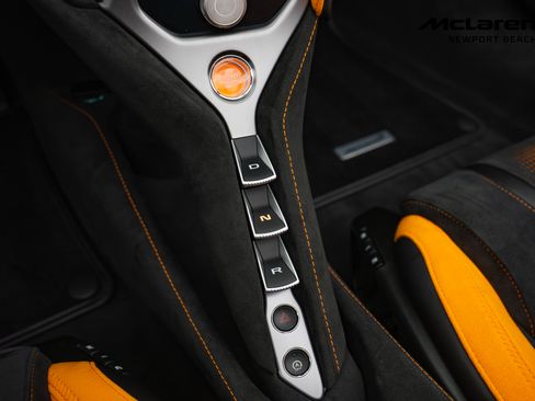 Used 2026 McLaren 750S Spider RWD image 32