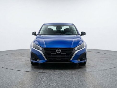 Used 2025 Nissan Altima 2.5 SV FWD image 2