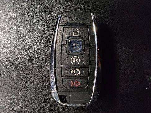 Used 2018 Lincoln MKC Select w/ Select Plus Package FWD image 32