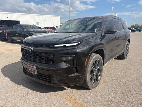 Used 2025 Chevrolet Traverse RS FWD image 1
