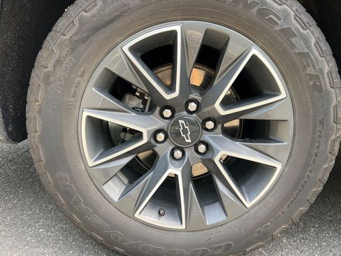 Used 2022 Chevrolet Tahoe Z71 w/ Z71 Off-Road Package image 12