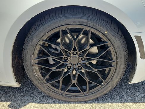 Used 2021 Chevrolet Camaro LT RWD image 7