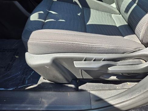 Used 2025 Chevrolet Equinox LT FWD image 13