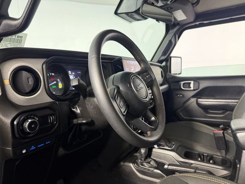 Used 2024 Jeep Wrangler Unlimited AWD/4WD image 21