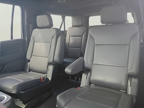 Used 2021 Chevrolet Suburban Z71 w/ Luxury Package AWD/4WD image 31