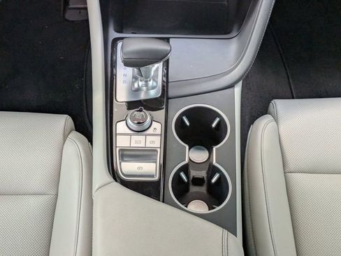 Used 2023 Genesis G70 2.0T image 19