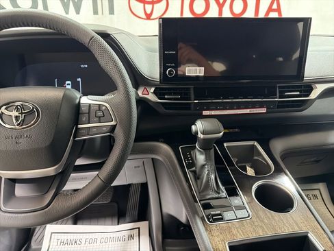 Used 2026 Toyota Sienna Limited AWD/4WD image 26