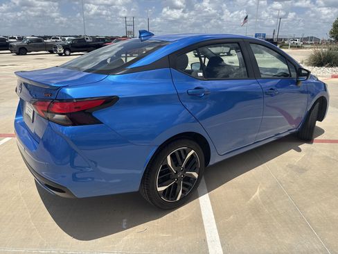 Used 2024 Nissan Versa SR FWD image 7