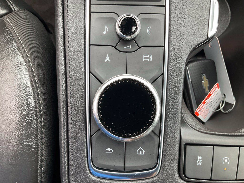 Used 2025 Cadillac XT4 Premium Luxury FWD image 21