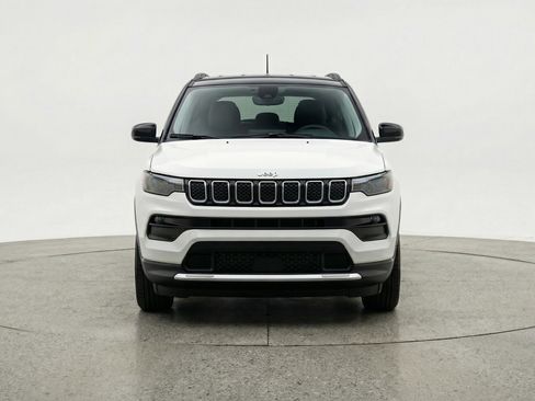 Used 2025 Jeep Compass Limited AWD/4WD image 2
