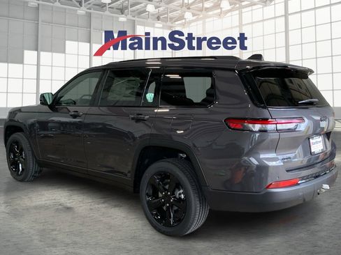 Used 2025 Jeep Grand Cherokee L Altitude image 3