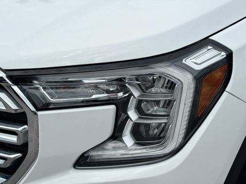 Used 2023 GMC Terrain SLT AWD/4WD image 9