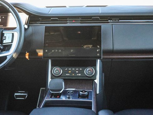 Certified 2023 Land Rover Range Rover SE image 24