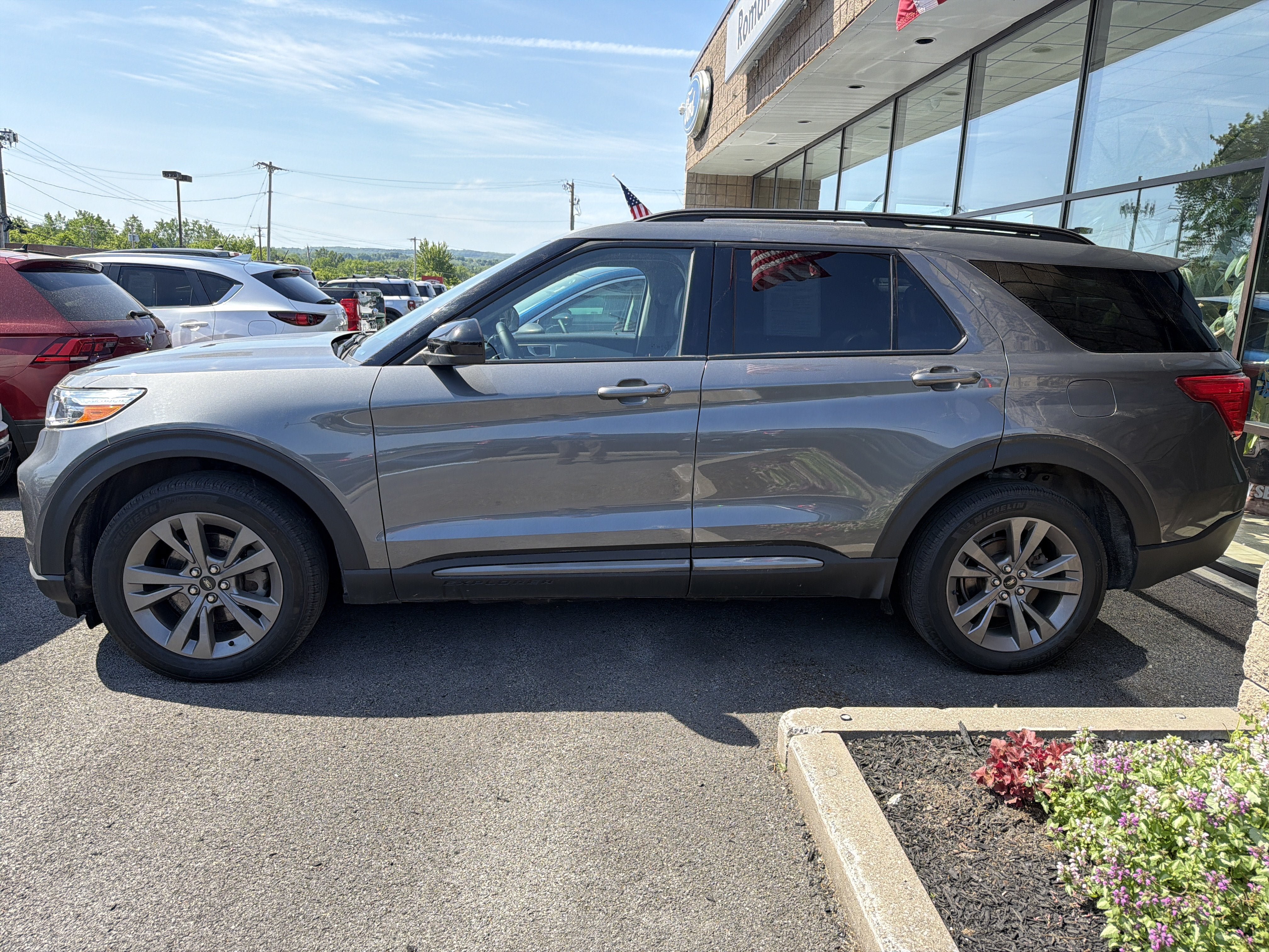 Used 2023 Ford Explorer XLT w/ Equipment Group 202A AWD/4WD image 4